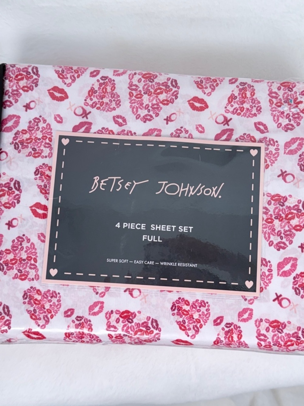 Betsey Johnson Full Sheet Set Lipstick Kiss Hearts Pink Bedding 4 Piece - Picture 6 of 6